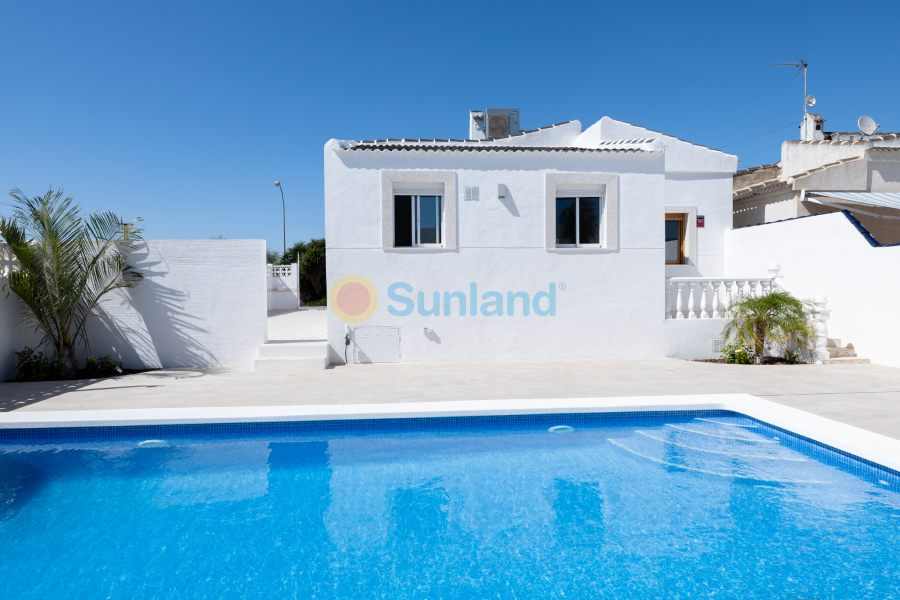 Segunda mano - Chalet - Torrevieja - San Luis