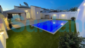 Resale - Villa - Torrevieja - San Luis