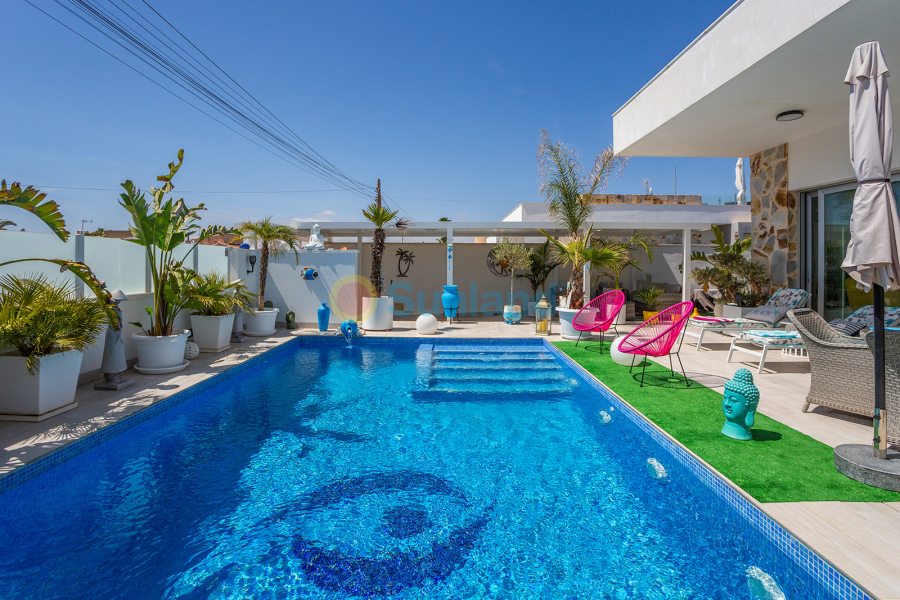 Resale - Villa - Torrevieja - La Siesta