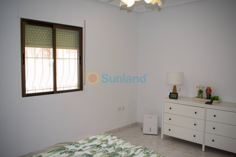 Segunda mano - Chalet - Torrevieja