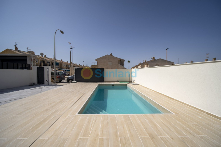 Resale - Villa - Torrevieja - Aguas Nuevas