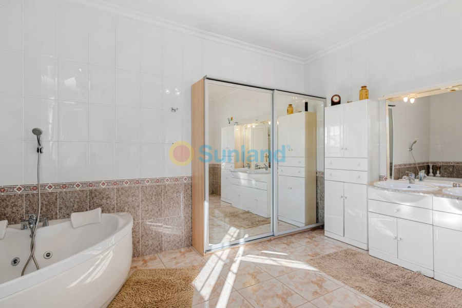 Segunda mano - Country house - Los Montesinos