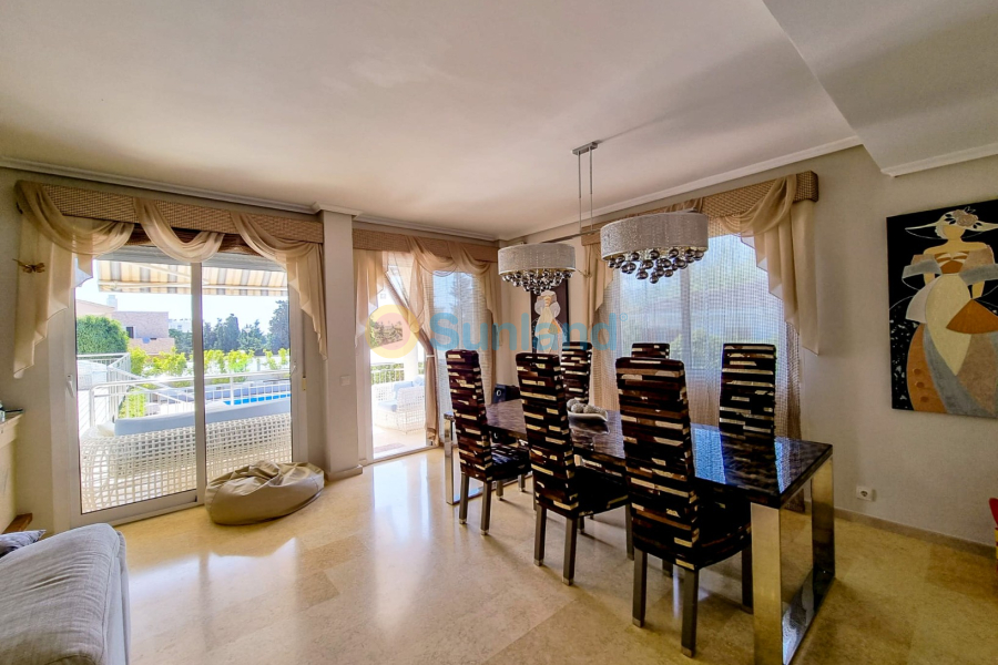 Segunda mano - Chalet - Torrevieja - La Mata