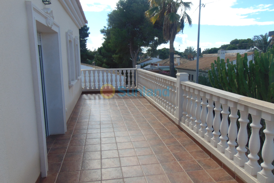 Resale - Villa - Orihuela Costa - Cabo Roig