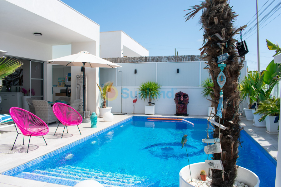 Resale - Villa - Torrevieja - 