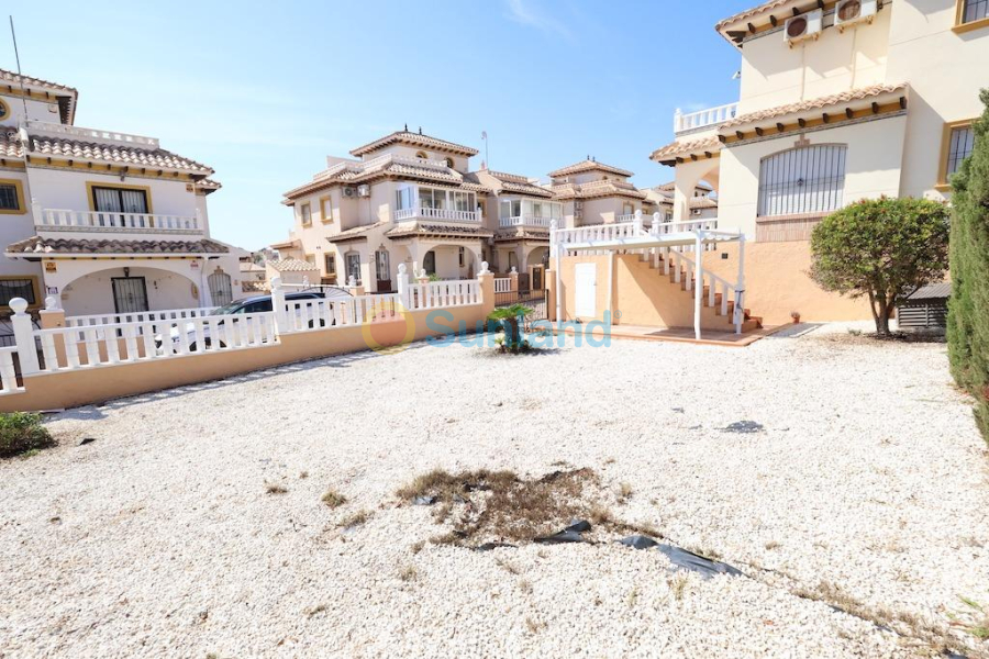 Använda fastigheter - Terraced house - Orihuela Costa - Montezenia