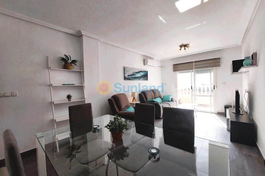 Resale - Apartment - Torrevieja - Paseo maritimo