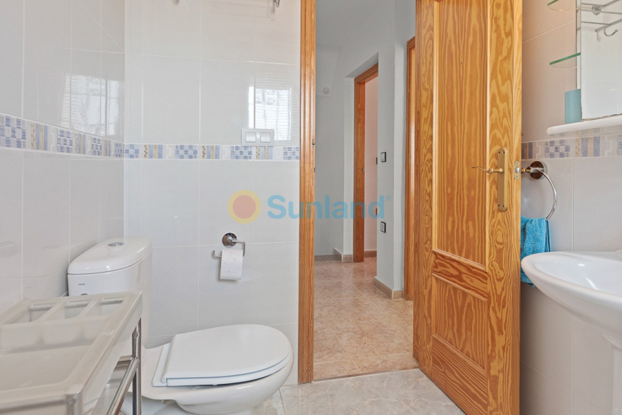 Resale - Villa - Los Montesinos - La Herrada