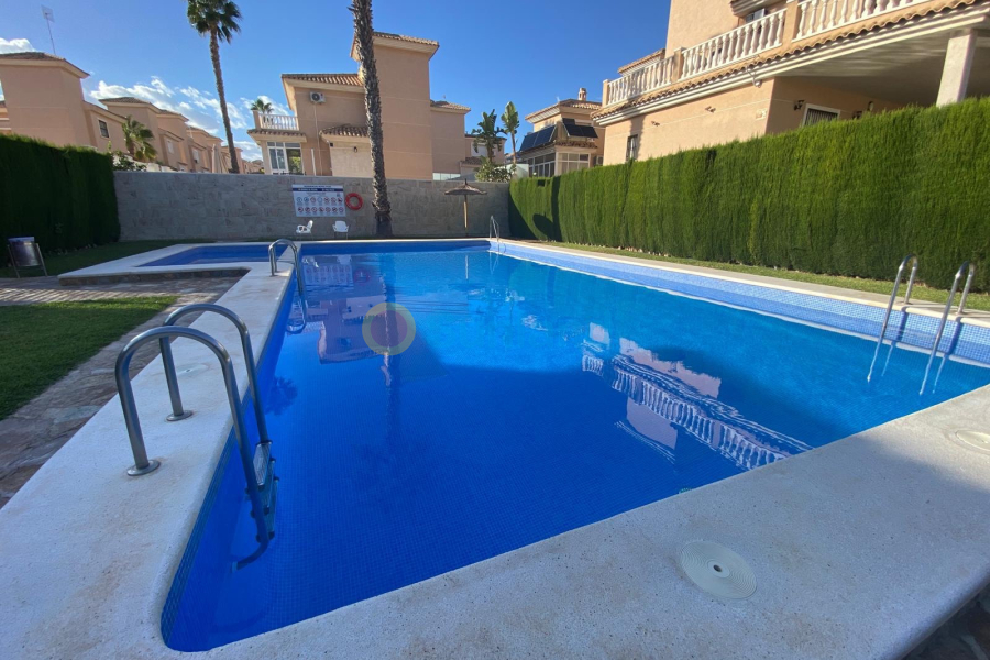 Resale - Villa - Orihuela Costa - Los Altos