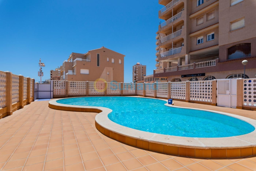 Resale - Apartment - La Manga del Mar Menor - 