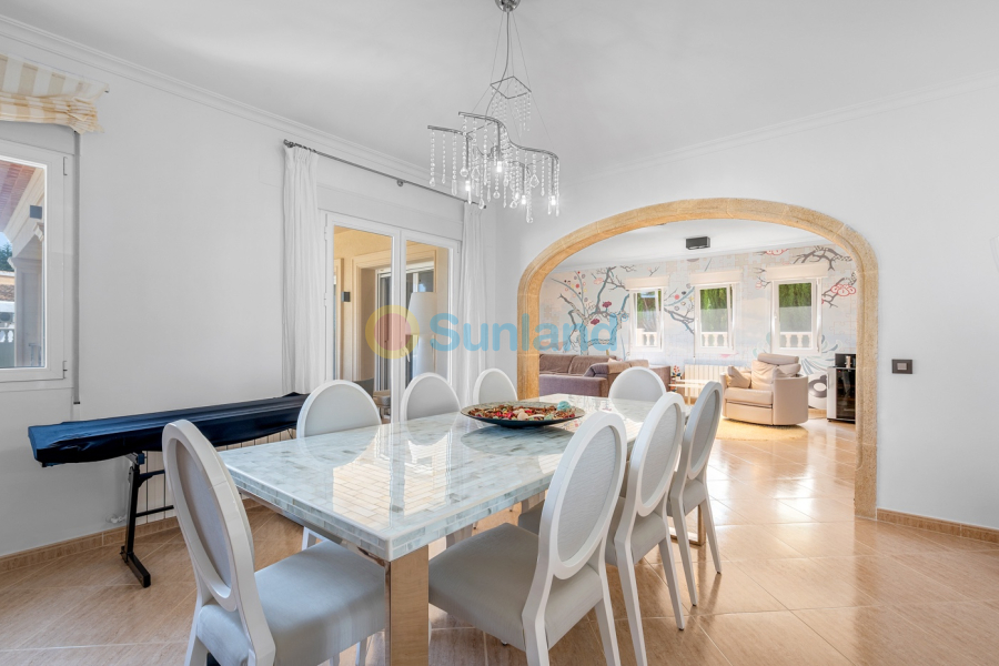 Resale - Villa - Benissa