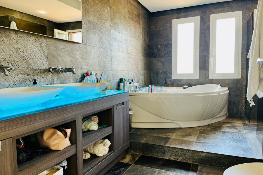 Resale - Villa - Benidorm