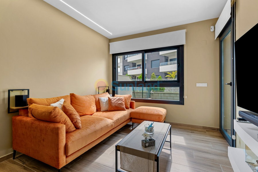 Resale - Apartment - Orihuela Costa - Villamartin