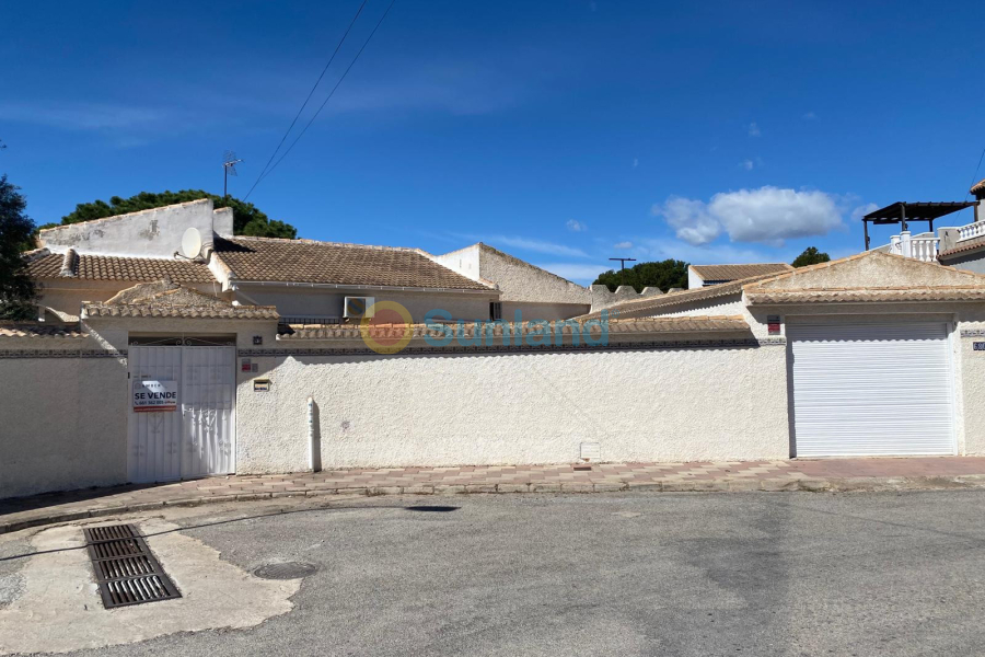 Resale - Villa - Torrevieja - 