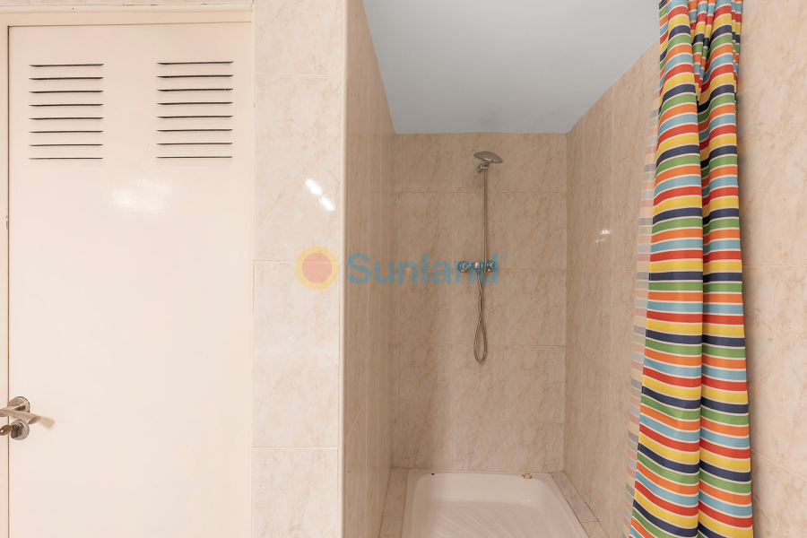 Resale - Villa - Albatera