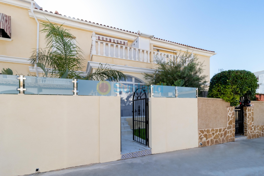 Resale - Townhouse - Torrevieja - 