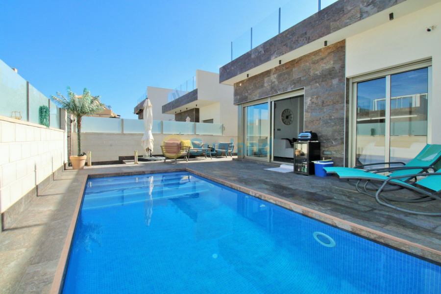 Resale - Villa - Villamartin
