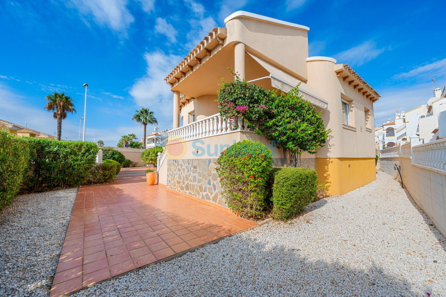 Resale - Villa - Orihuela Costa - Los Dolses