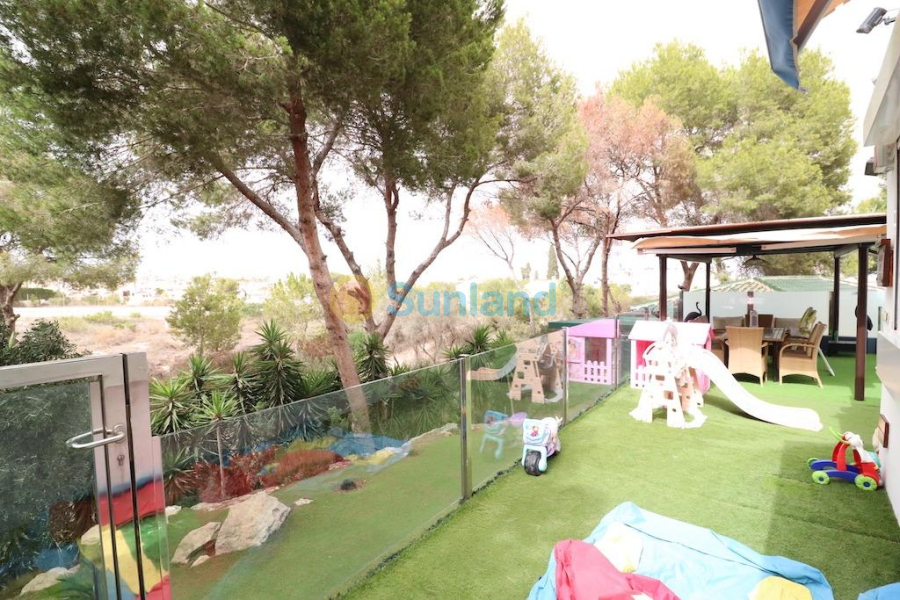 Resale - Villa - Orihuela Costa - Montezenia