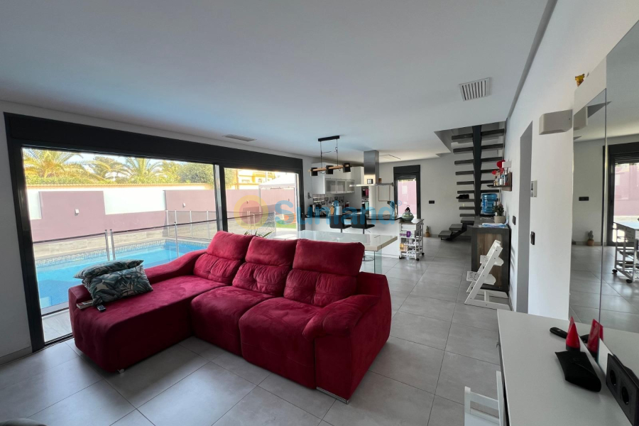 Resale - Villa - Torrevieja - 