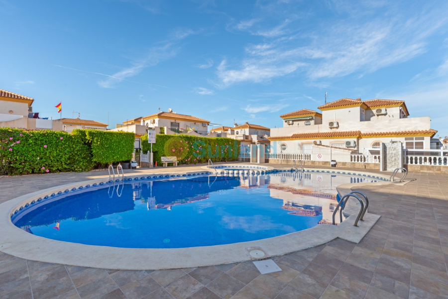 Resale - Villa - Orihuela Costa - 