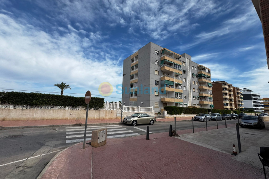 Resale - Apartment - Torrevieja - Punta Prima