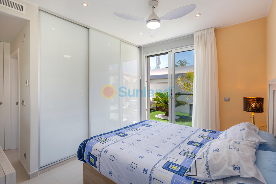 Resale - Villa - Torrevieja - La Siesta