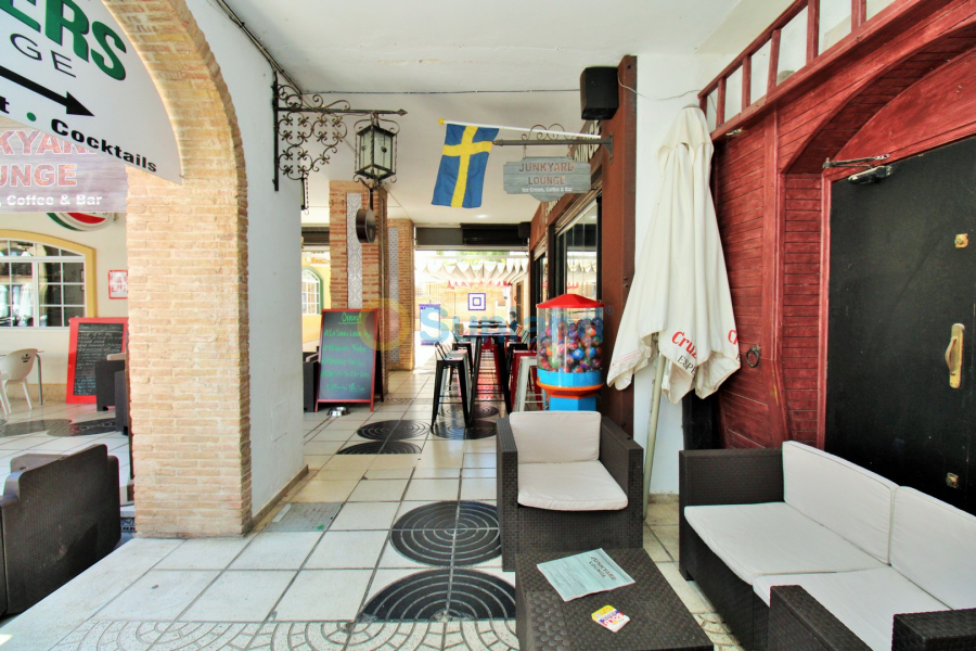 Resale - Commercial - Villamartin