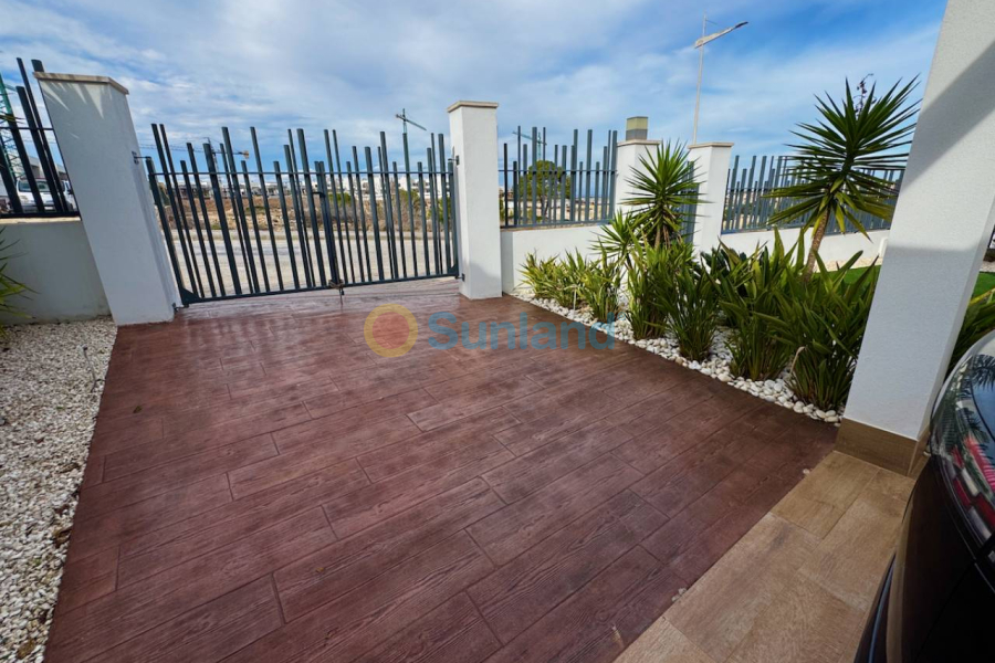 Resale - Villa - La Finca Golf