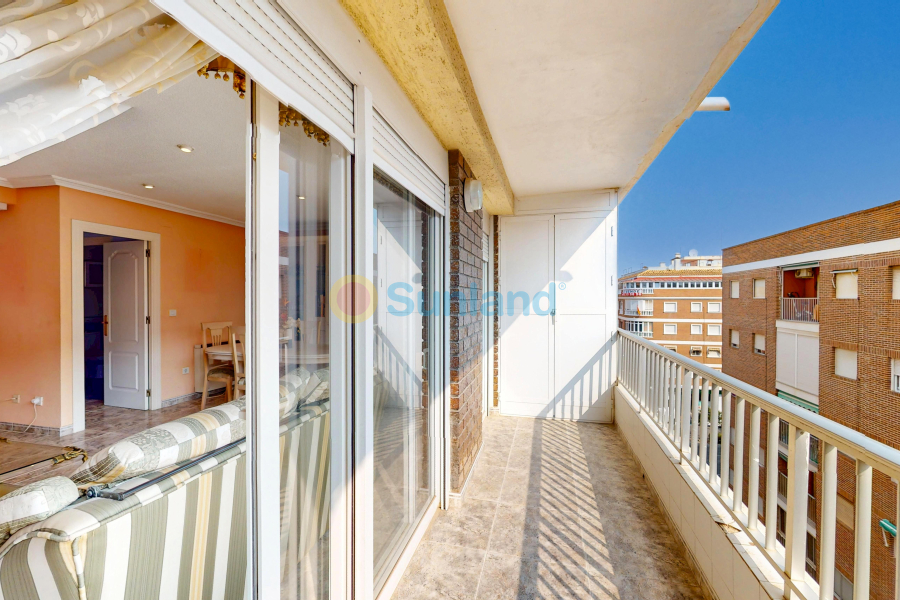 Resale - Apartamento - Torrevieja - Acequion