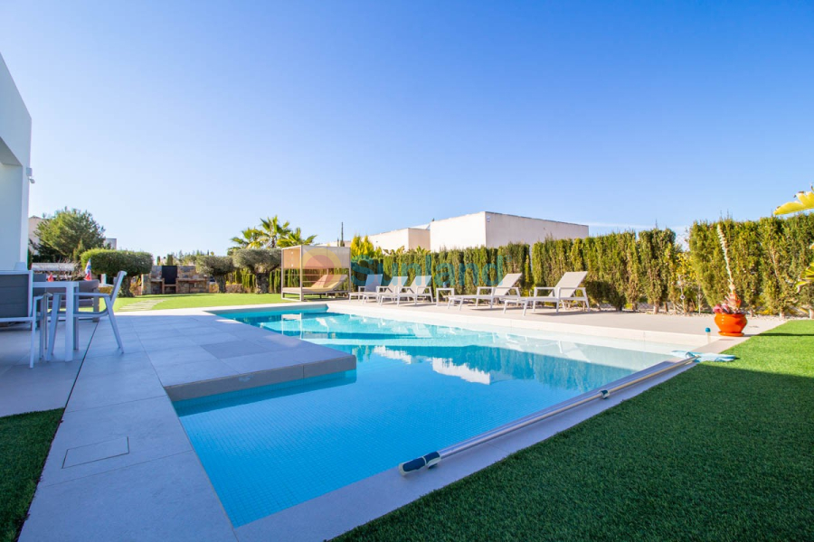 Resale - Villa - Orihuela - Las Colinas Golf