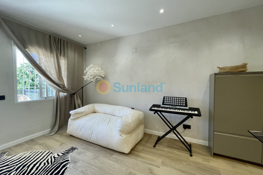Вторичка - Bилла - Torrevieja - Nueva Torrevieja - Aguas Nuevas