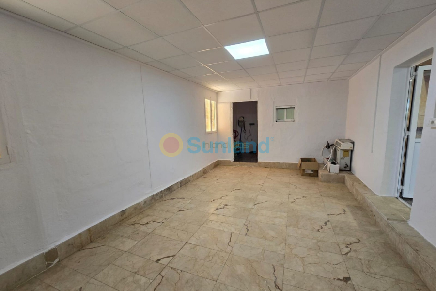 Resale - Villa - Hondón de las Nieves - 