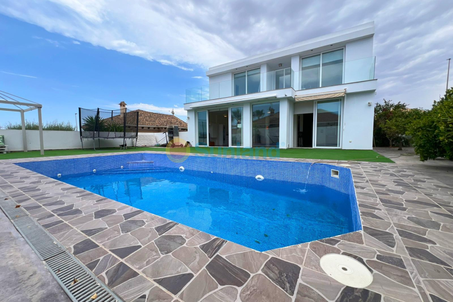 Resale - Villa - La Marina - La Marina / El Pinet