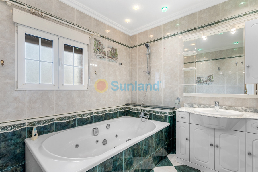 Använda fastigheter - Villa - Torrevieja