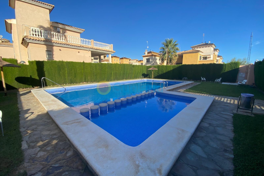 Resale - Villa - Orihuela Costa - Los Altos