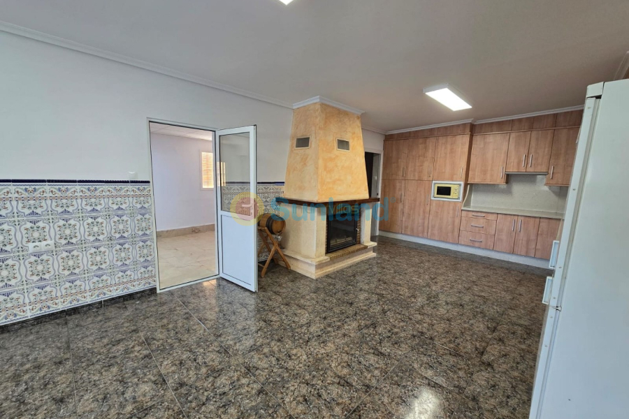 Resale - Villa - Hondón de las Nieves - 