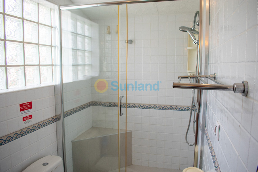 Använda fastigheter - Villa - Orihuela Costa - MUY CERCA DE LA PLAYA