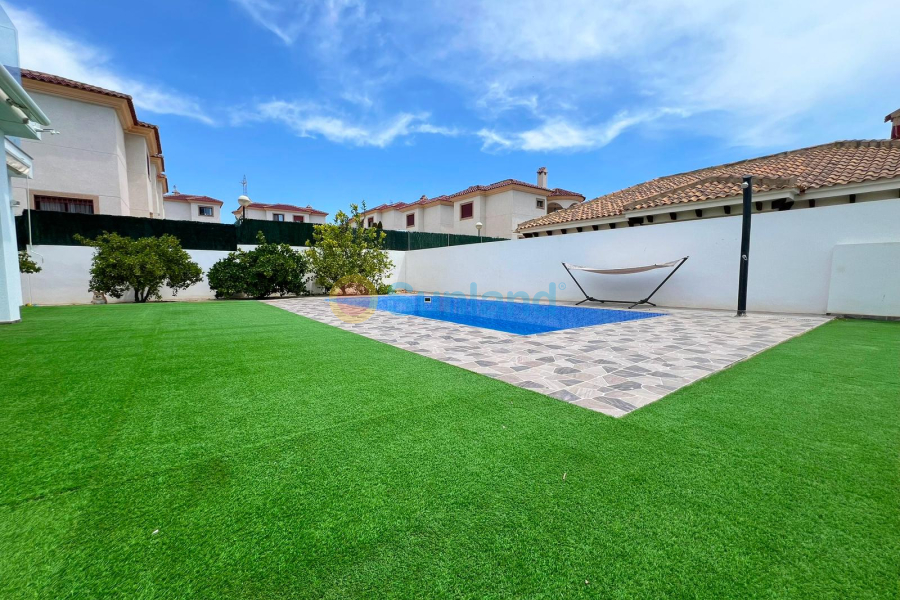 Resale - Villa - La Marina - La Marina / El Pinet