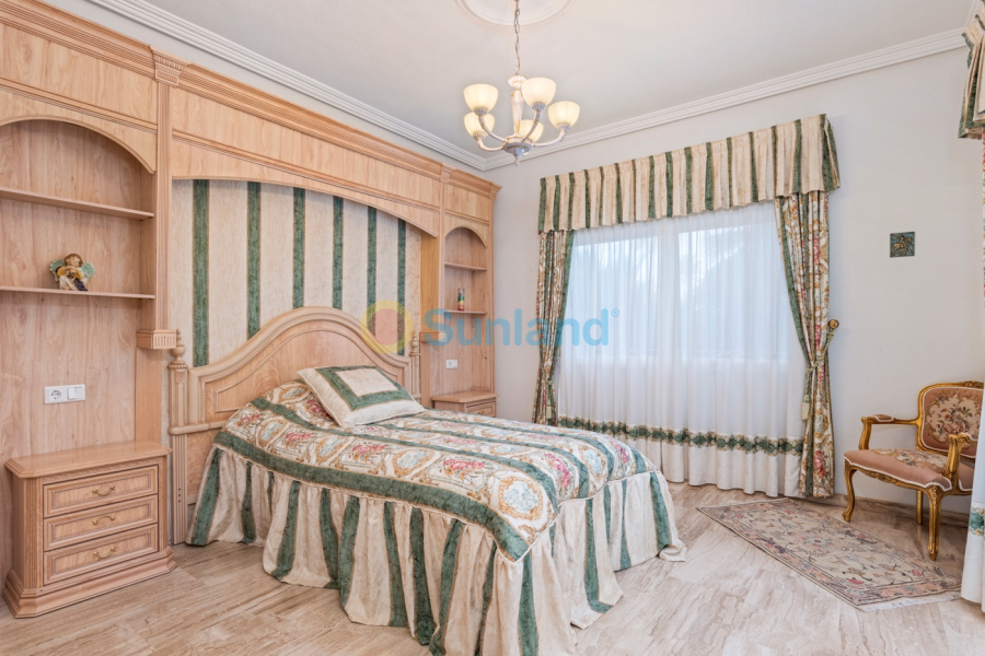 Вторичка - Bилла - Ciudad Quesada - Doña Pepa