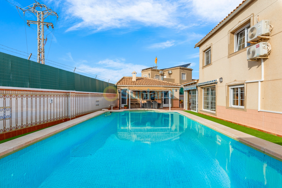 Använda fastigheter - Villa - Torrevieja