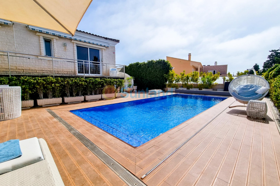 Segunda mano - Chalet - Torrevieja - La Mata