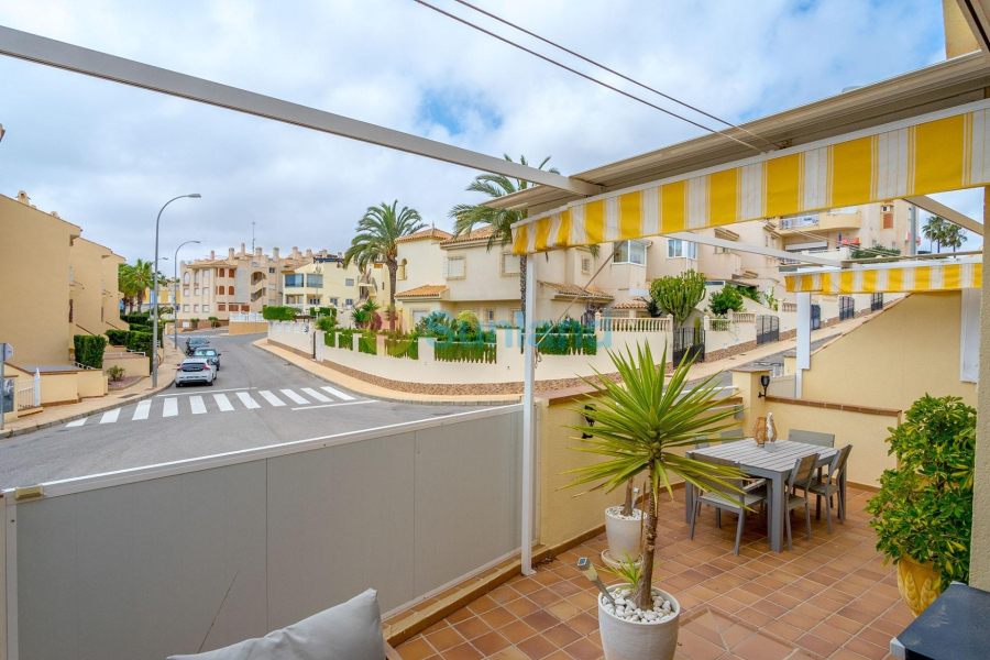 Resale - Apartment - Orihuela Costa - Campoamor