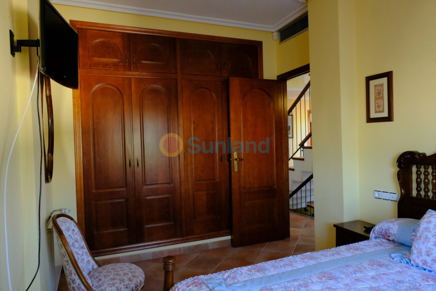 Använda fastigheter - Villa - Orihuela