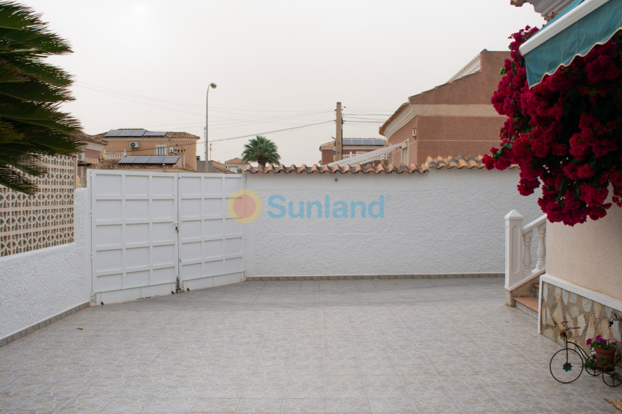 Segunda mano - Chalet - Torrevieja