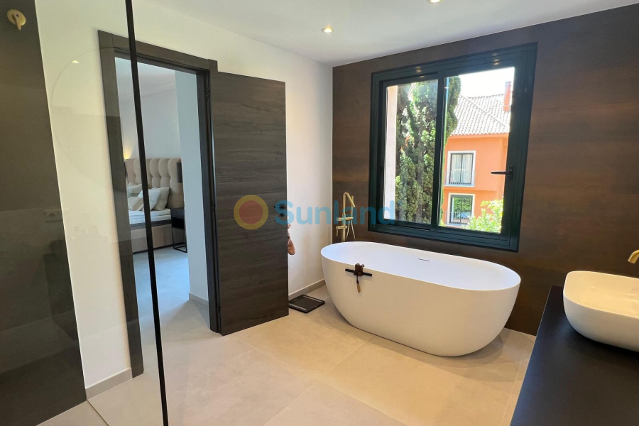 Resale - Apartment - Benahavis - La Quinta