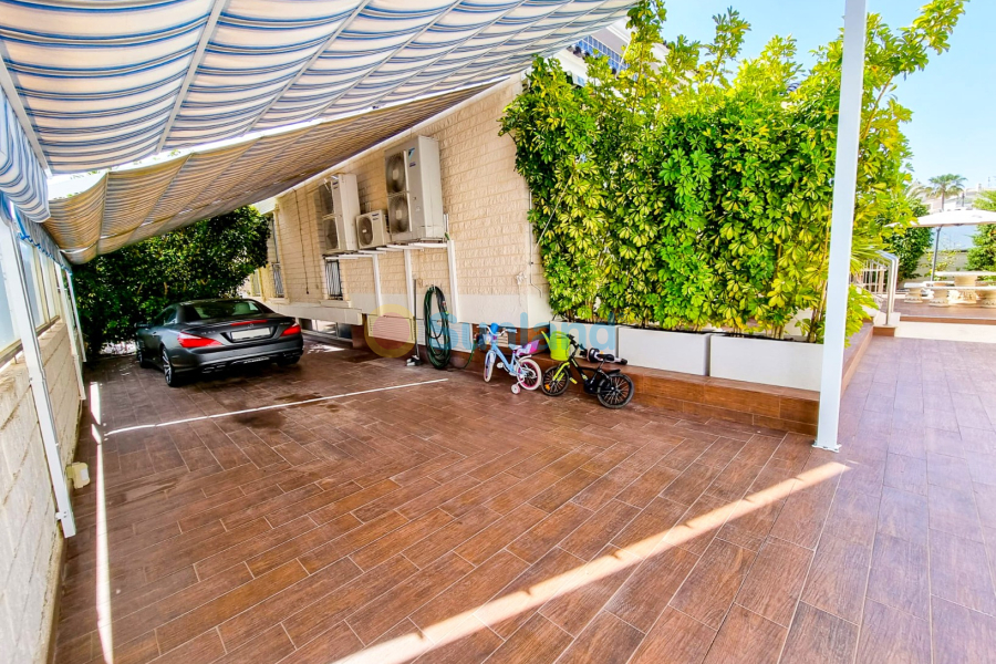 Segunda mano - Chalet - Torrevieja - La Mata