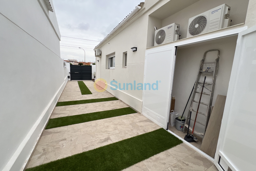 Segunda mano - Chalet - Torrevieja - San Luis