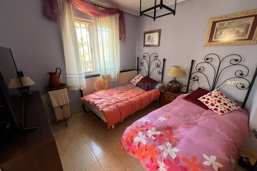 Resale - Townhouse - Daya Vieja