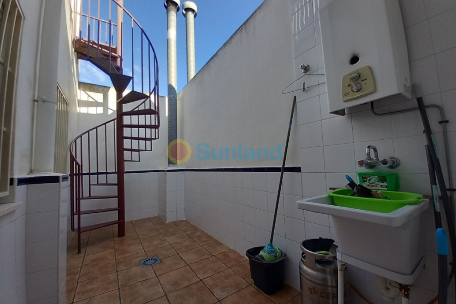 Använda fastigheter - Terraced house - Daya Nueva